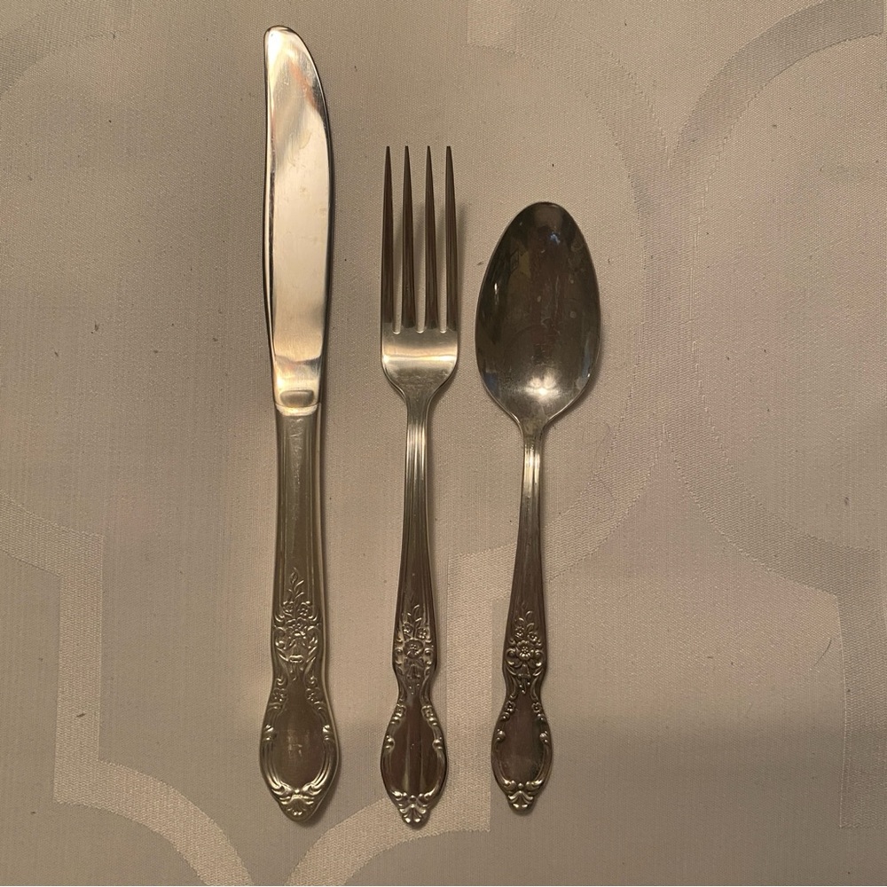 WM Roger’s & Son International Silver Victorian Rose Setting